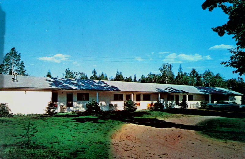 Anns Water-N-Woods Motel (Sun & Sand Motel) - Sun-N-Sand Motel Postcard (newer photo)